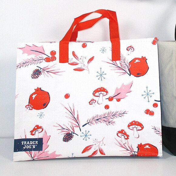 TRADER JOE'S HANDCRAFTED FELTED WOOL WREATH + 2 TJ'S TOTES - Picture 11 of 16